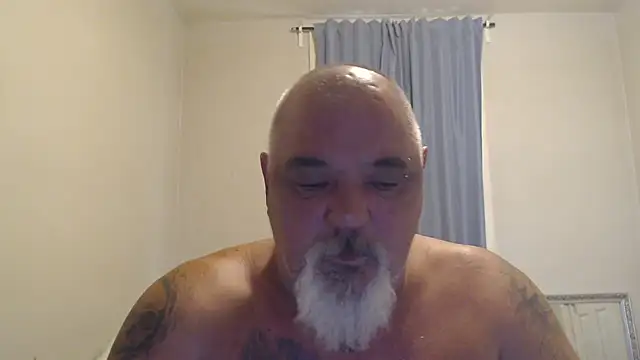 Newfiesausage1972 online show from 10-22-25, 02:50