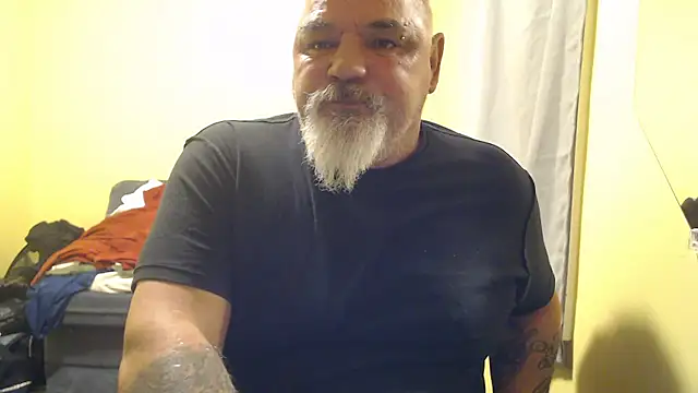 Newfiesausage1972 online show from 11-01-25, 10:56