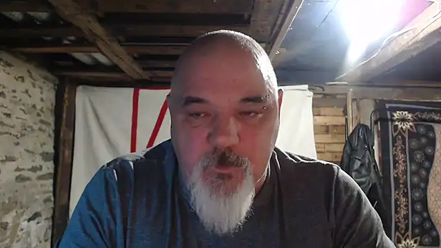 Newfiesausage1972 online show from 12-03-25, 09:57