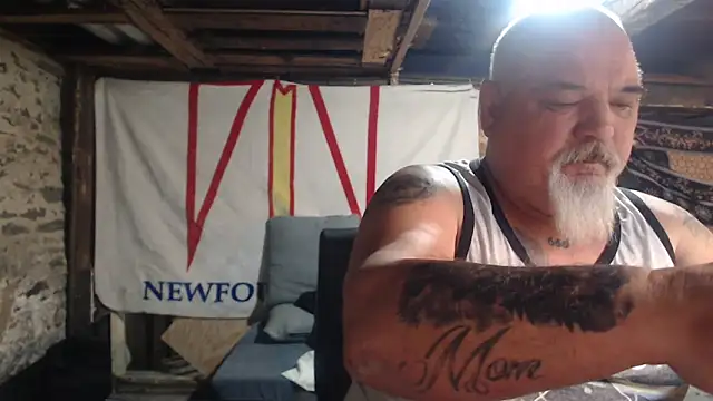 Newfiesausage1972 online show from 03-18-26, 09:34