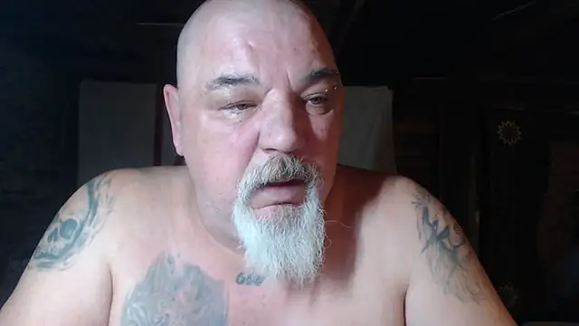 Newfiesausage1972 online show from 03-25-26, 07:25