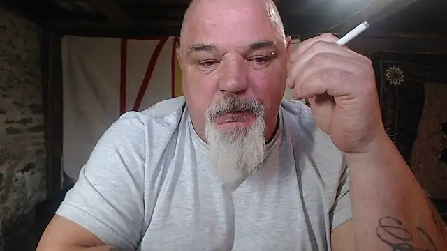 Newfiesausage1972 online show from 04-08-26, 10:54