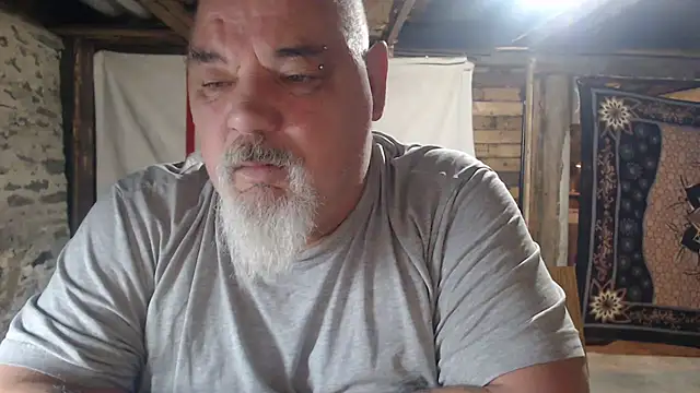 Newfiesausage1972 online show from 04-11-26, 07:56