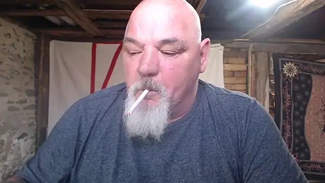 Newfiesausage1972 online show from 04-22-26, 02:40