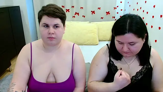 BeckyAndHellen online show from 11-11-25, 01:00