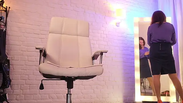 Snapshot of Nylon_Legs chatting on 11-07-25, 08:31 Nylon Legs online show from 11-07-25, 08:31