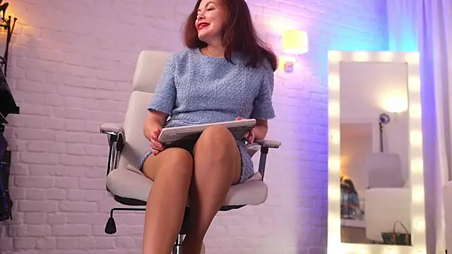 Snapshot of Nylon_Legs chatting on 01-18-26, 10:02 Nylon Legs online show from 01-18-26, 10:02