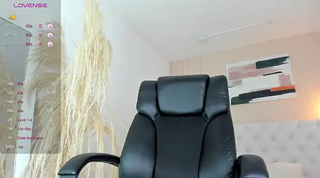 Snapshot of LOISE-XX chatting on 01-19-25, 11:56 LOISE-XX online show from 01-19-25, 11:56