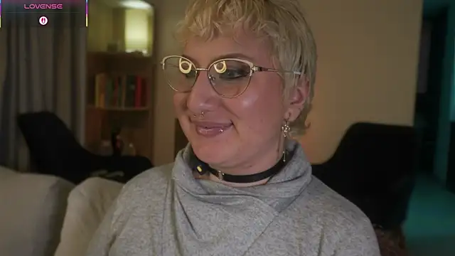 Ximenna Cruz online show from 12-03-25, 08:40