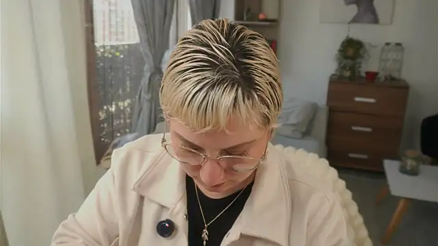 Snapshot of Ximenna_Cruz chatting on 01-11-26, 12:21 Ximenna Cruz online show from 01-11-26, 12:21