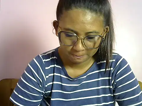 Snapshot of karen_sexy69 chatting on 11-28-25, 05:26 karen sexy69 online show from 11-28-25, 05:26