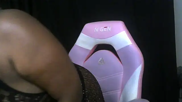 Snapshot of londynnvega chatting on 07-06-26, 02:08 londynnvega online show from 07-06-26, 02:08