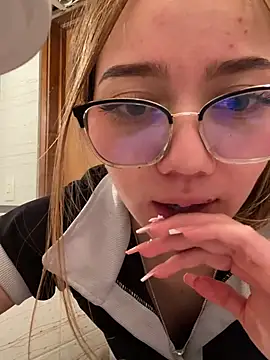 Snapshot of melody-dy chatting on 12-29-24, 02:27 melody-dy online show from 12-29-24, 02:27