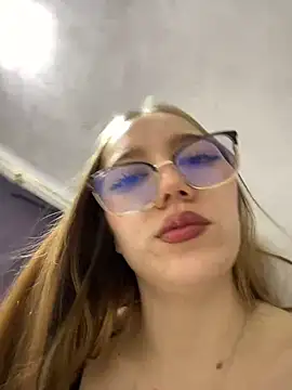 Snapshot of melody-dy chatting on 02-18-25, 09:09 melody-dy online show from 02-18-25, 09:09