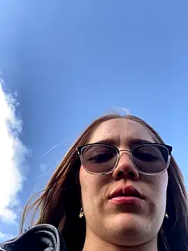 Snapshot of melody-dy chatting on 09-10-25, 10:10 melody-dy online show from 09-10-25, 10:10