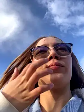 Snapshot of melody-dy chatting on 10-08-25, 10:07 melody-dy online show from 10-08-25, 10:07