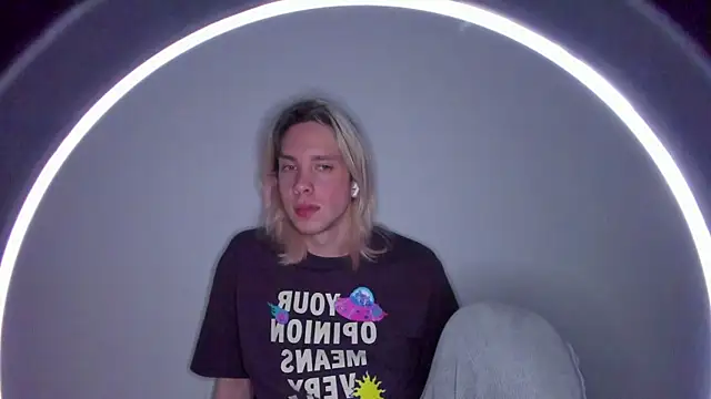 Snapshot of matt_spark chatting on 02-16-25, 09:16 matt spark online show from 02-16-25, 09:16