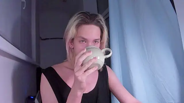 Snapshot of matt_spark chatting on 02-27-25, 12:43 matt spark online show from 02-27-25, 12:43