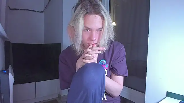 Snapshot of matt_spark chatting on 03-06-25, 01:05 matt spark online show from 03-06-25, 01:05