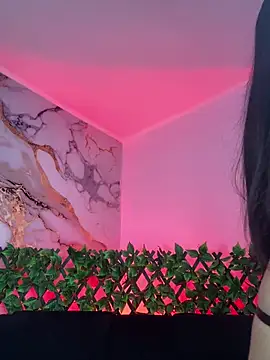 liss hot  online show from 11-28-25, 03:58