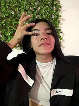 liss hot  online show from 12-14-25, 03:50