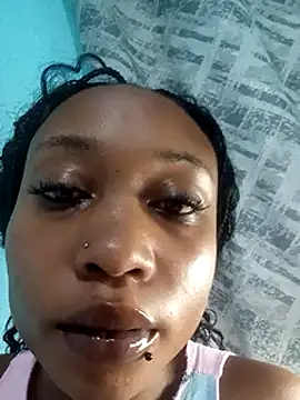 laetitia  online show from 03-13-25, 09:37