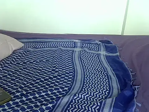 laetitia  online show from 10-22-25, 12:38