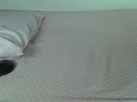 laetitia  online show from 10-23-25, 02:27