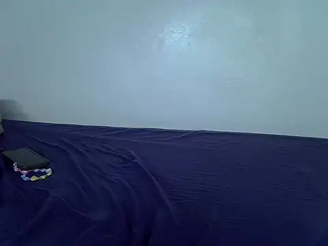 laetitia  online show from 11-26-25, 08:15