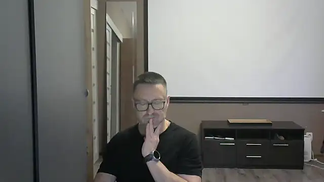 Snapshot of HarrySnake chatting on 10-16-25, 01:45 HarrySnake online show from 10-16-25, 01:45