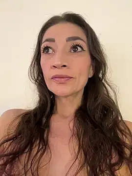 Snapshot of Yulia_sx chatting on 02-21-25, 04:48 Yulia sx online show from 02-21-25, 04:48