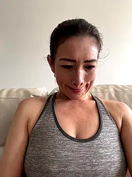 Snapshot of Yulia_sx chatting on 10-17-25, 04:53 Yulia sx online show from 10-17-25, 04:53