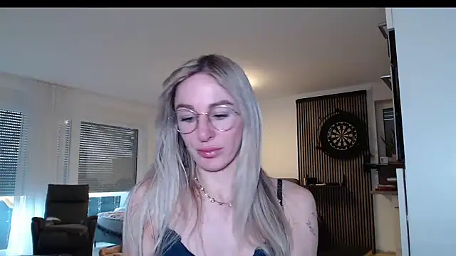 Liana Lou online show from 03-08-26, 07:45