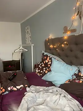 Liana Lou online show from 04-12-26, 11:15