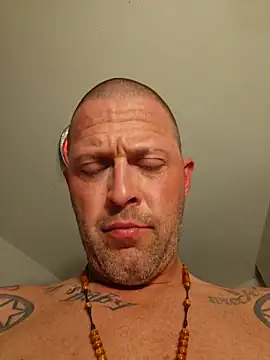 Snapshot of LongandEasy77 chatting on 12-22-25, 10:12 LongandEasy77 online show from 12-22-25, 10:12