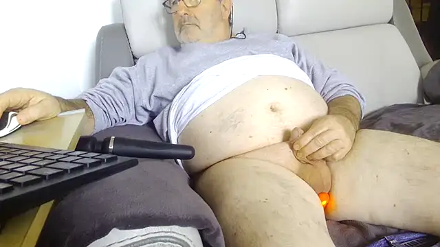 Snapshot of gillou1234 chatting on 11-08-25, 09:42 gillou1234 online show from 11-08-25, 09:42