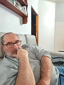 Snapshot of gillou1234 chatting on 11-11-25, 06:08 gillou1234 online show from 11-11-25, 06:08