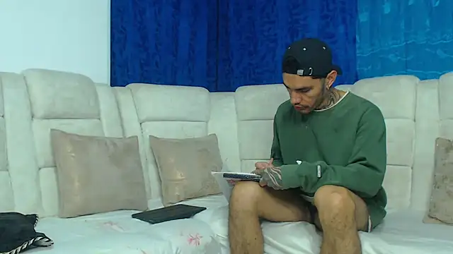 Hot Sharks  online show from 02-04-26, 07:03