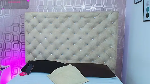 Snapshot of Sara_Desire chatting on 02-28-25, 12:31 Sara Desire online show from 02-28-25, 12:31