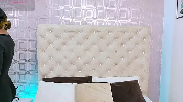 Snapshot of Sara_Desire chatting on 10-04-25, 12:25 Sara Desire online show from 10-04-25, 12:25