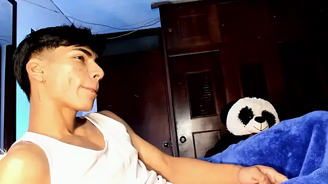 Snapshot of Teo_skinny chatting on 05-09-26, 03:06 Teo skinny online show from 05-09-26, 03:06