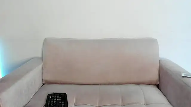 Snapshot of Lilacutte_ chatting on 12-13-24, 04:33 Lilacutte online show from 12-13-24, 04:33
