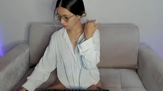 Snapshot of Lilacutte_ chatting on 02-09-25, 07:27 Lilacutte online show from 02-09-25, 07:27