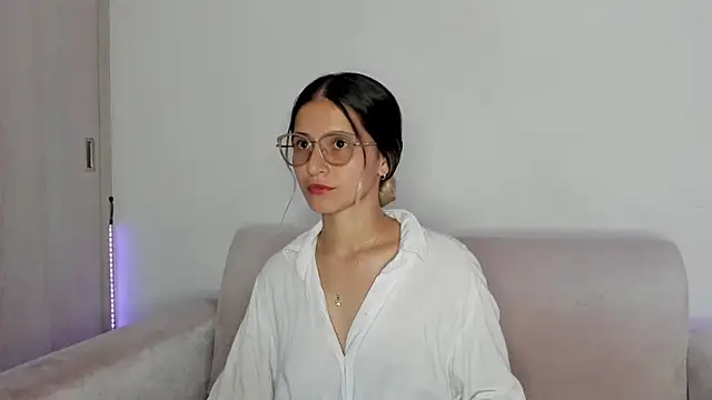 Snapshot of Lilacutte_ chatting on 02-09-25, 10:42 Lilacutte online show from 02-09-25, 10:42