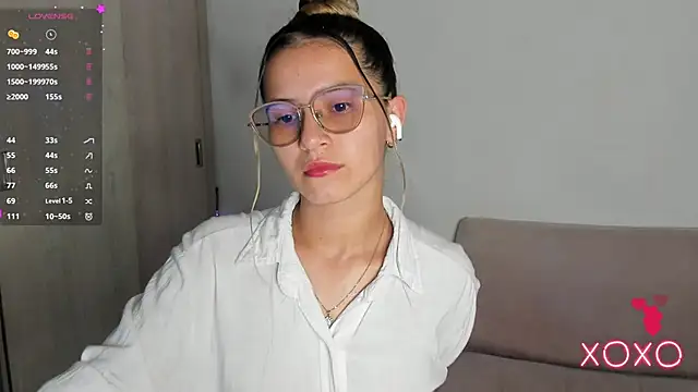 Snapshot of Lilacutte_ chatting on 09-21-25, 05:09 Lilacutte online show from 09-21-25, 05:09