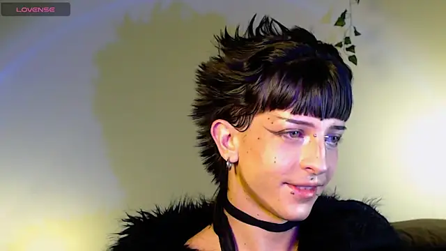 Snapshot of succubot chatting on 10-28-25, 06:50 succubot online show from 10-28-25, 06:50