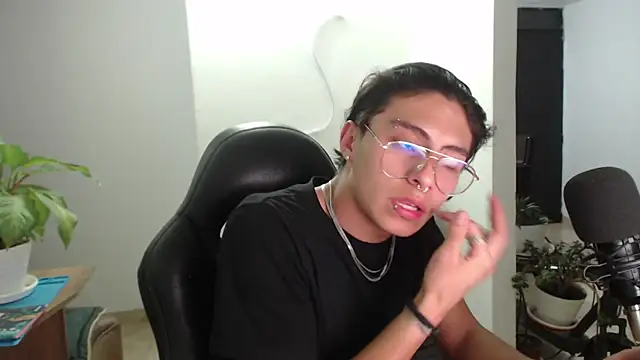 Snapshot of jay_dimarco2 chatting on 01-10-26, 04:14 jay dimarco2 online show from 01-10-26, 04:14