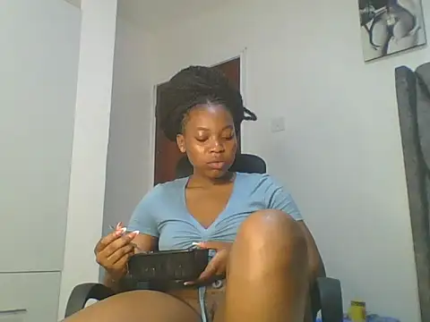 Snapshot of _Becky002 chatting on 05-17-26, 12:12 Becky002 online show from 05-17-26, 12:12