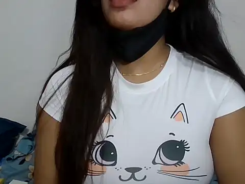 Snapshot of sparkling_queen chatting on 02-01-25, 06:21 sparkling queen online show from 02-01-25, 06:21