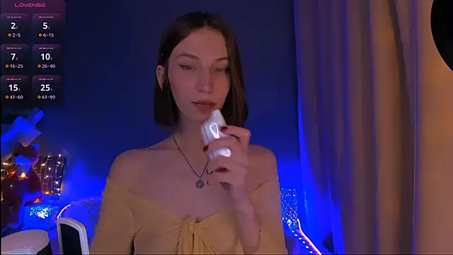 Snapshot of ellaamber chatting on 03-09-25, 10:08 ellaamber online show from 03-09-25, 10:08